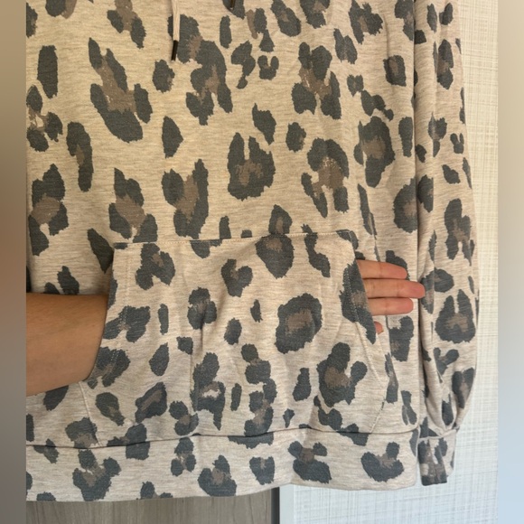Scoop | Women’s Leopard Print French Terry Hoodie | Size M - Picture 7 of 12